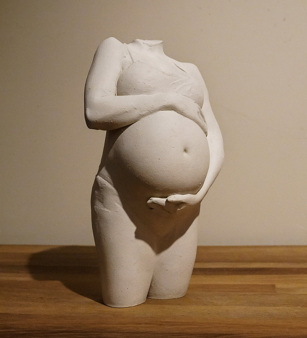 Escultura 3D de embarazo – Acabado color yeso